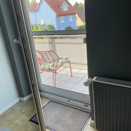 In Rot, Fraenkisches Design, Balkon In Nur 50 Schritten Zum Radweg, Ideal For Long Stay, Relocation 3* Mainstockheim